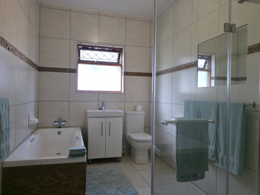 6 Bedroom Property for Sale in Jeffreys Bay Central Eastern Cape